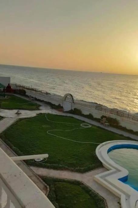 Panorama Apartment With A Charming Sea And Swimming Pool View Near Alexandria With Free Wifi شقة باطلالة ساحرة على البحر وحمام السباحة Экстерьер фото